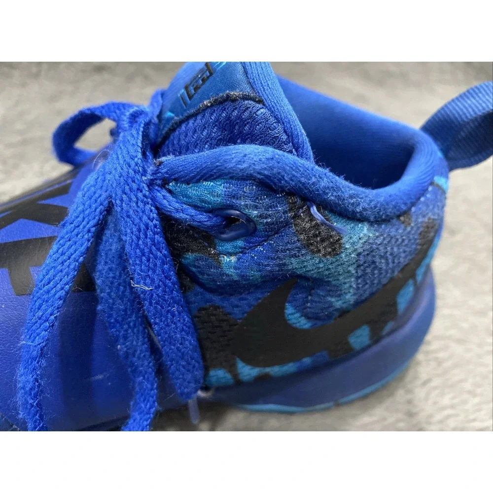 Nike Team Hustle D 8 Royal Blue Black Basketball Shoes Youth Size 6.5